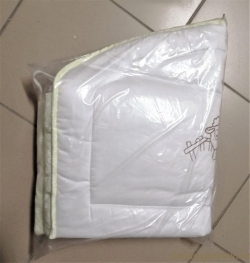 Zöld alapon fehér foltok-Bárány - Íves fejvédő termék főképe