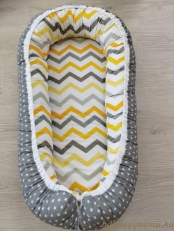 Sárga-szürke chevron - Babafészek termék főképe